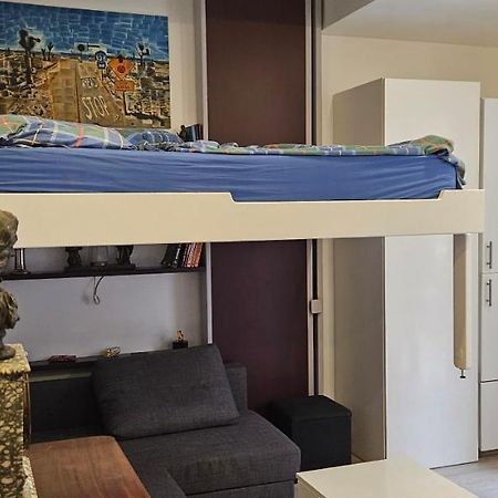 Studio 22M2 A Ivry/Seine-A 200 Metres De Paris. Proche Metro 7 Luaran gambar