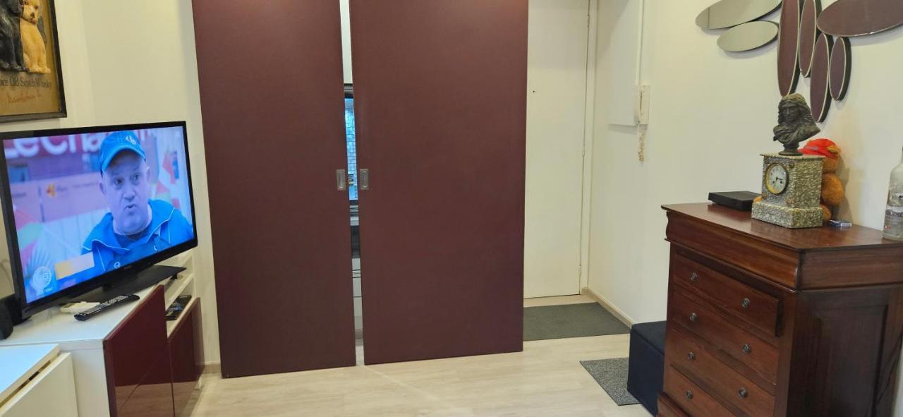 Studio 22M2 A Ivry/Seine-A 200 Metres De Paris. Proche Metro 7 Luaran gambar